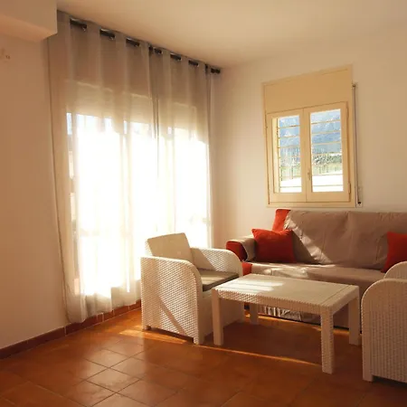 Apartamento En El Port De La Selva: Planta Baja, Terraza Y Wifi A Metros De La Playa - Es-228-52