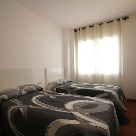 Apartamento En El Port De La Selva: Planta Baja, Terraza Y Wifi A Metros De La Playa - Es-228-52 *