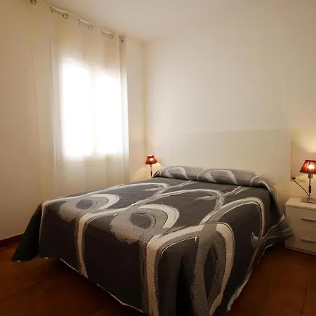 Apartamento En El Port De La Selva: Planta Baja, Terraza Y Wifi A Metros De La Playa - Es-228-52 *